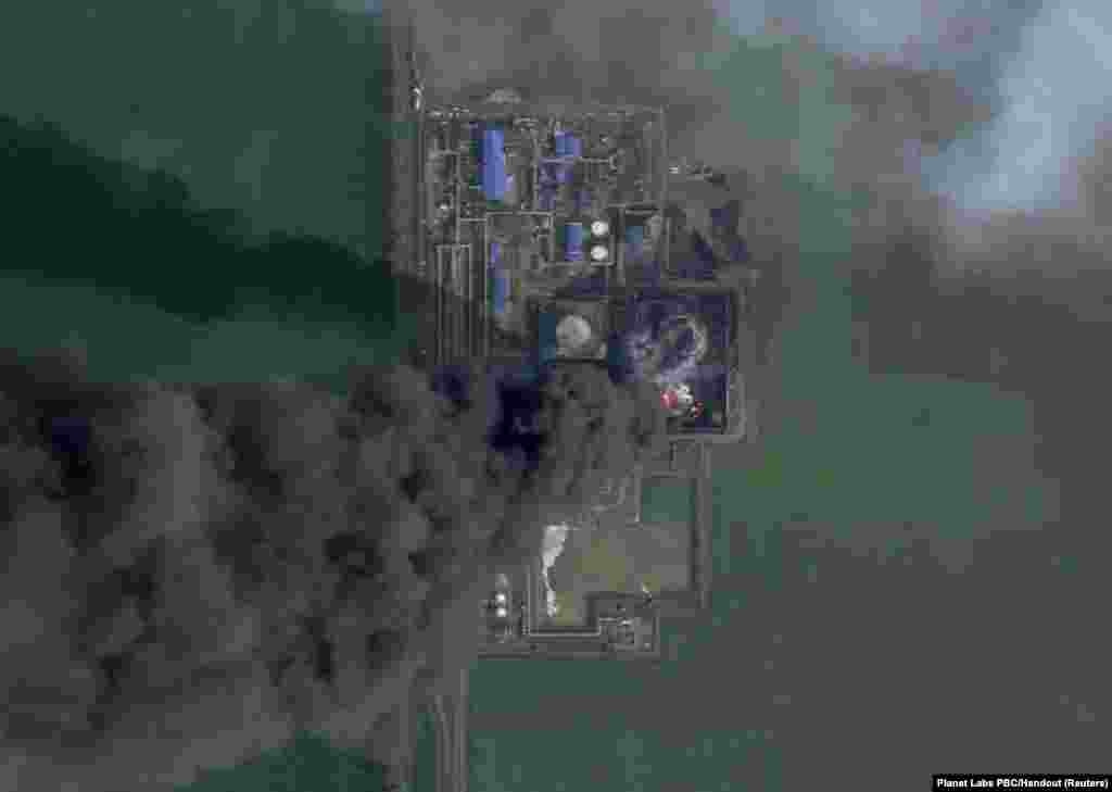 კავკაზსკაიას ნავთობის საცავი, რუსეთის კრასნოდარის ოლქში, იწვის მას შემდეგ, რაც მას 19 მარტს დრონები დაესხნენ თავს. რუსეთის ხელისუფლების თქმით, იერიში უკრაინამ მიიტანა.გავრცელებული ინფორმაციით, 24 მარტის მდგომარეობით, საწყობი კვლავ იწვოდა.