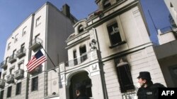 Zgrada Ambasade SAD zapaljena je u februaru 2008. tokom mitinga "Kosovo je Srbija"