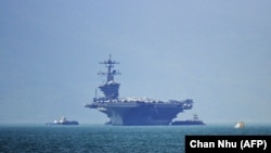 Portavionul Carl Vinson cu propulsie nucleară din clasa Nimitz al Marinei SUA.