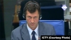 Vllatko Vukoviq në gjyqin e Millosheviqit në Hagë. Tetor, 2005.