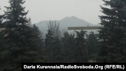 Позиції бойовиків угруповання «ДНР» видно з вікна (в народі – позиції «Крокодил»)