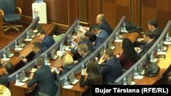 Grupi Parlamentar i Lidhjes Demokratike të Kosovës, partisë më të madhe opozitare. Foto nga arkivi 