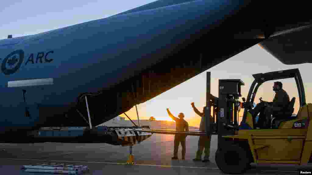 Az akció résztvevője volt ez a kanadai légierő kötelékébe tartozó Hercules szállítógép is, amelyet a jordániai Ammánban található Queen Alia nemzetközi repülőtéren rakodtak meg