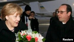 Ангела Меркель и Франсуа Олланд в аэропорту Минска. 11 февраля