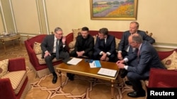 Britanski premijer Keir Starmer, ukrajinski predsjednik Volodimir Zelenski, francuski predsjednik Emmanuel Macron, njemački kancelar Friedrich Merz i poljski premijer Donald Tusk razgovaraju telefonom s američkim predsjednikom Donaldom Trumpom.