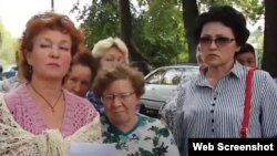 Активистка Галина Арзамасова (слева).