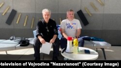 U štrajku glađu u zgradi Radio-televizije Vojvodine u Novom Sadu od 18.marta su glavni poverenik Sindikata Nezavisnost Darko Šper (desno) i predsednik Strukovnog sindikata Mijaz Čivović (levo). 