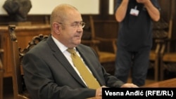 Ištvan Pastor, lider SVM i predsednik Skupštine Vojvodine, u savezu je sa naprednjacima u Srbiji od kako su došli na vlast 2012. Na fotografiji iz 2016. zabeležen je tokom razgovora sa tadašnjim predsednikom Srbije Tomislavom Nikolićem.