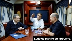 Макрон, Шолц и Драги со специјален воз допатуваа во Украина од Полска