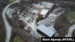 Bosna i Hercegovina, pogled na općinu Donja Jablanica iz kamenoloma, čije je urušavanje zatrpalo kuće usmrtivši 18 stanovnika 4. listopada 2024. Vlasti tvrde da je kamenolom radio ilegalno, ali dokumenti dokazuju da su za to znali svi nivoi vlasti,