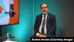 Fostul membru în Comisia de Apărare a Camerei Deputaților Nicu Fălcoi a fost pilot de avion de luptă MIG 21 în Armata Română.