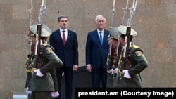 მარცხნიდან: მიხეილ ყაველაშვილი და ვაჰაგნ ხაჩატურიანი