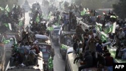 'Caravan of Democracy March' Heads From Lahore to Islamabad