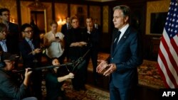 Secretarul de stat american Antony Blinken se adresează presei, după încheierea dialogului ministerial în formatul 2+2 la New Delhi, la 10 noiembrie 2023.