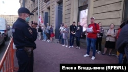 Акции около консульства Республики Беларусь в Петребурге