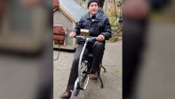 Szélturbinával, napelemmel és biciklivel termel energiát egy ukrán nyugdíjas