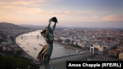 Статуя Свободы над Будапештом