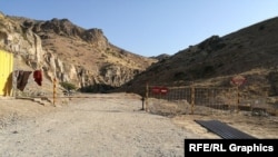 Пътищата към комплекса са преградени.