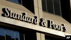 Standard & Poor’s (S&P) a păstrat ratingul României, dar menține o perspectivă negativă.