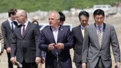 "Ikarbus" imao priliku na tenderu: Goran Vesić (u sredini)