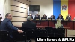 Noiembrie 2014. CEC a propus eliminarea Partidului „Patria” condus de Renato Usatîi (stânga) din campania electorală.