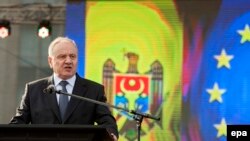 După o criză politică record, în martie 2012, președinte al R. Moldova devine judecătorul Nicolae Timofti.