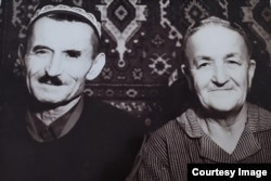 Осман и Шефика, родители отца Эскендера. Шефика потеряла ребенка в пути в места депортации