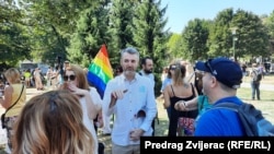 Edin Forto (u sredini) na Povorci ponosa: Ljudska prava ne mogu biti švedski sto