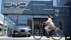 O reprezentanță a companiei chineze BYD din Japonia. BYD este cel mai important producător al unui val de companii chineze care exportă mașini electrice. 