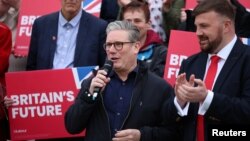 Liderul Laburiștilor, Keir Starmer, a fost prezent vineri în orașul nord-estic Blackpool, unde s-a ținut votul pentru un loc de parlamentar, câștigat de partidul său. 