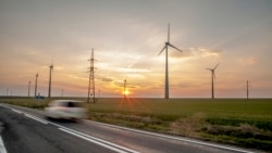 Parc eolian de lângă Harșova, în județul Constanța.
