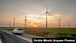 Parc eolian de lângă Harșova, în județul Constanța.
