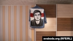 Ihar Loszik képmása egy kabáton. (Képünk illusztráció)