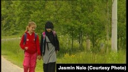 Arijana i Tesnima na putu do škole, fotografije uz tekst: Jasmin Nalo