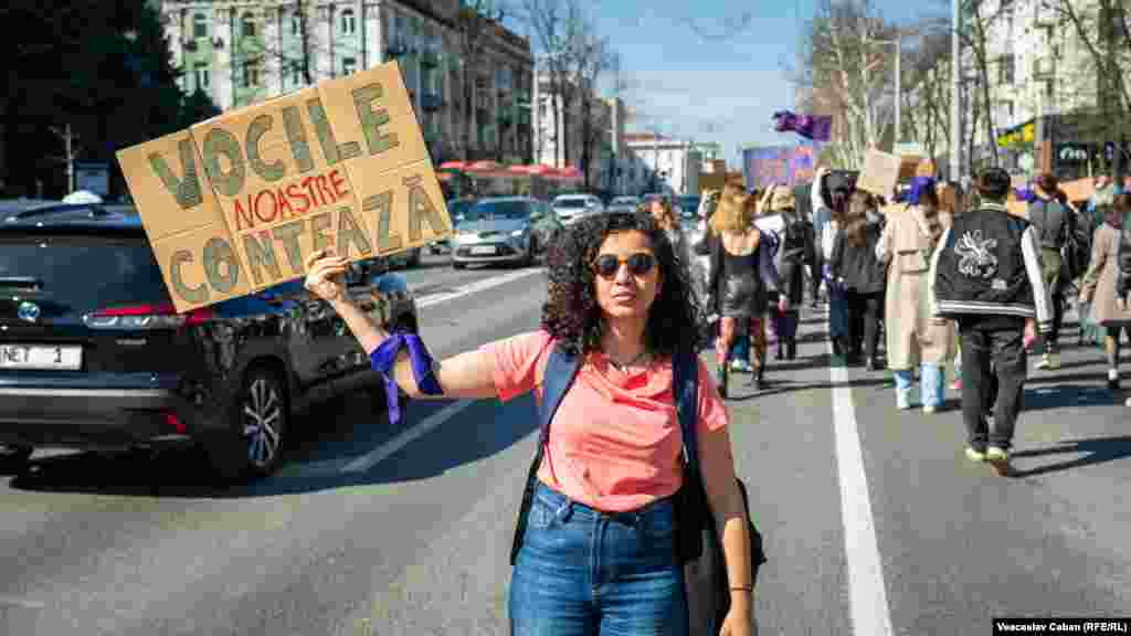 Participanții la marș au parcurs circa cinci kilometri pe bulevardul central al Chișinăului, pornind din fața centrului comercial &bdquo;Unic&rdquo; și având ca punct final Parcul Dendrariu.
