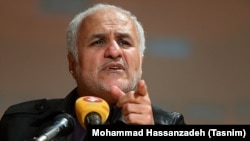 حسن عباسی سال ۱۳۹۵ نیز با شکایت ارتش بازداشت شده بود و پس از چند روز آزاد شد.