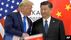 Predsjednik Donald Trump rukuje se s kineskim predsjednikom Xi Jinpingom, juni 2019.