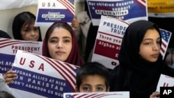 Afganistanske izbjeglice protestuju u Islamabadu nakon što je Washington suspendovao Američki program prijema izbjeglica, 24. januara.