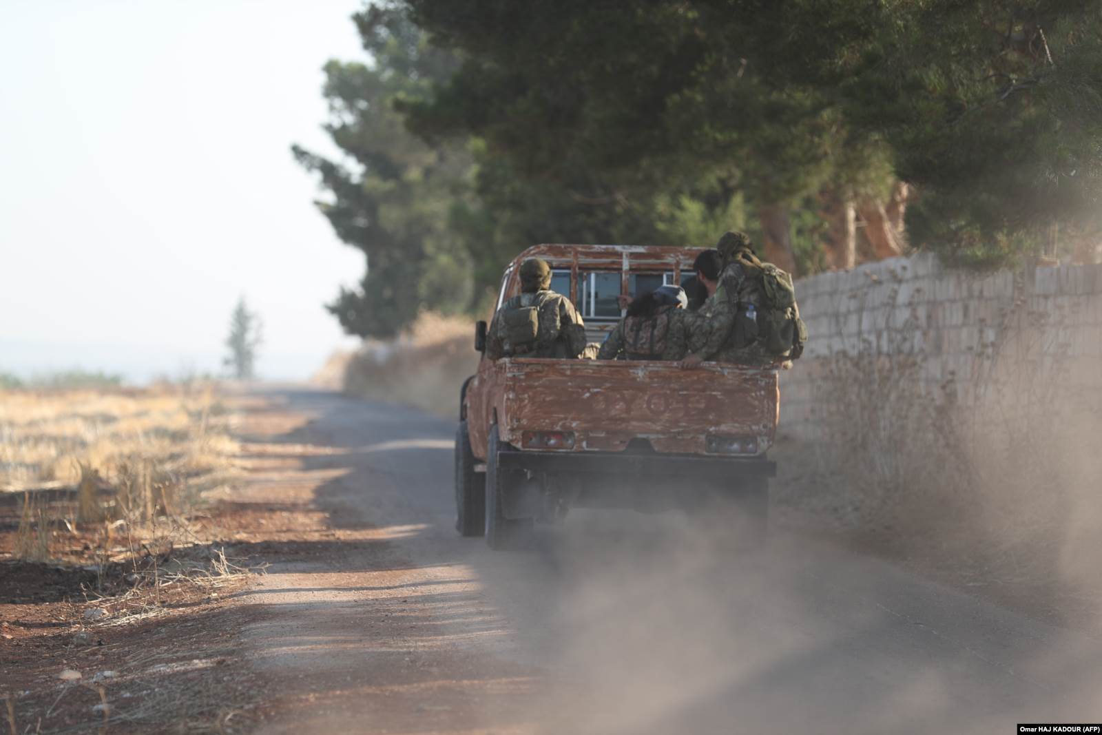 Borci HTS-a, nekadašnje AL-Kaidine podružnice, u selu Hamamejat između Hame i Idliba u Siriji, juli, 2019. 
