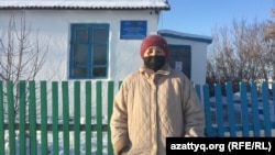 Зауреш Жолдасбаева — истопница в школе. Село Радовка, Акмолинская область, 30 ноября 2020 года.