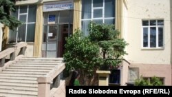 Средното Економско училиште „Јане Сандански“ во Битола.