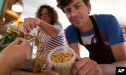 Илустрација - Црви како храна во сендвичарница во Белгија