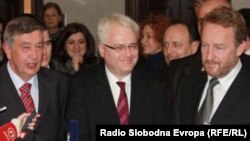 Ivo Josipović, Nebojša Radmanović i Bakir Izetbegović daju izjave novinarima, Banjaluka 6. decembar 2010. Foto: Erduan Katan