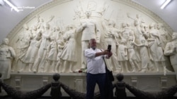 Сталин се врати во метрото во Москва