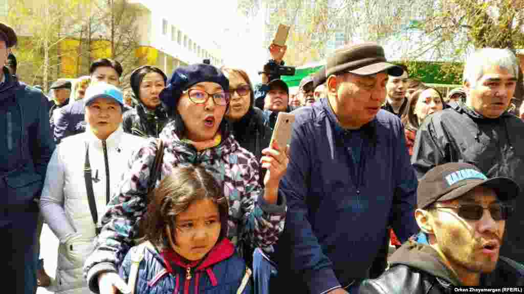 Протестующие в Нур-Султане. 1 мая 2019 года.&nbsp;&nbsp;