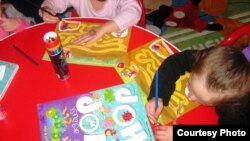 Aktivitetet e fëmijëve në një çerdhe në Kosovë.