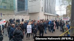 Protest ispred zgrade Parlamenta Federacije BiH u Sarajevu, 2. aprila 2025.