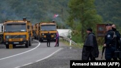 Policia në pikëkalimin kufitar në Jarinjë. 