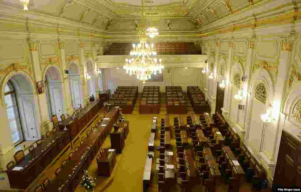 Празната сала на Долниот дом на чешкиот парламент по одлуката за самораспуштање во август годинава. 