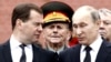 Президент Росії Володимир Путін (праворуч) і російський прем'єр-міністр Дмитро Медведев (архівне фото)